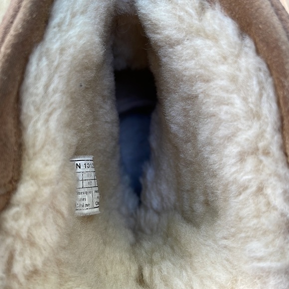 Ugg Suede Boots - Picture 9 of 10